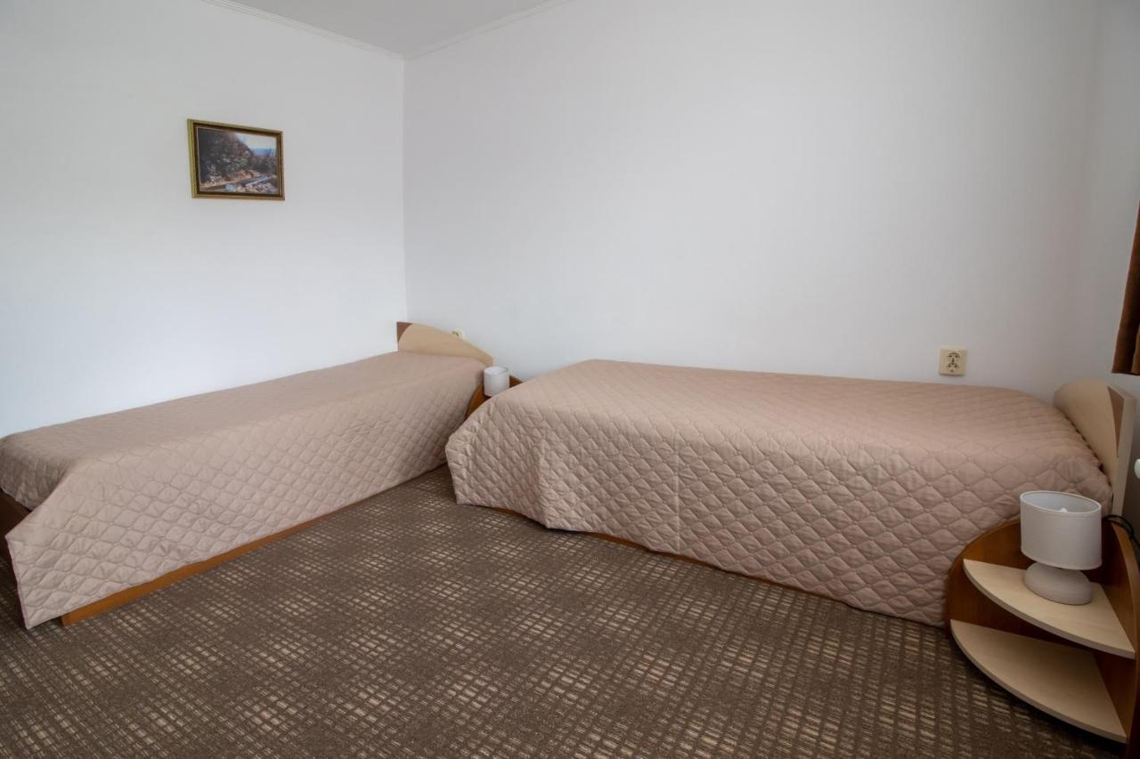 Family Hotel Panorama Чифлик Экстерьер фото